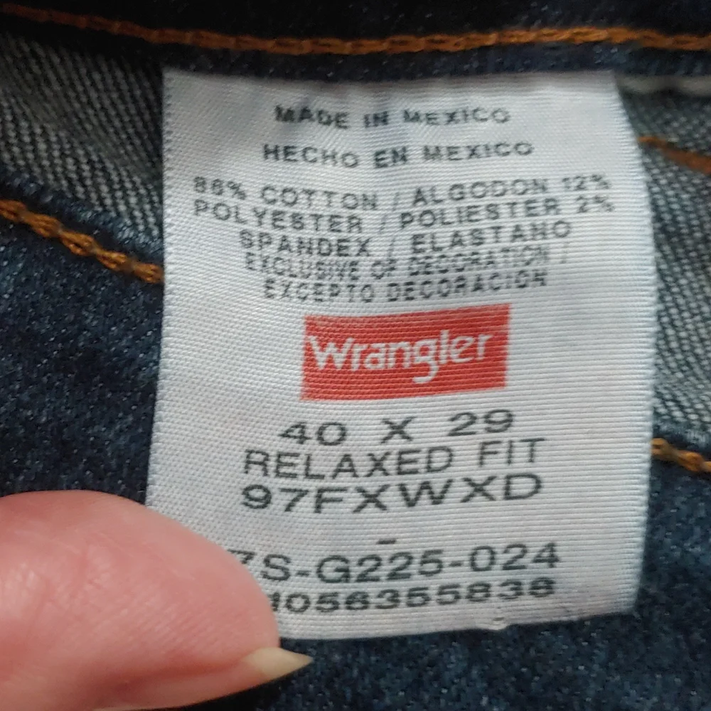 Wrangler Men's Relaxed Fit Straight Leg Jeans